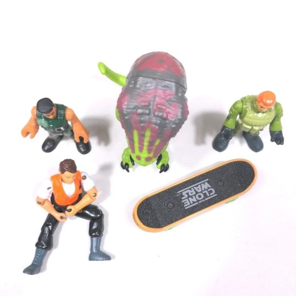 Action Figure‎ Lot Fingerlings Untamed T-Rex Star Wars Yoda Skateboard Lanard